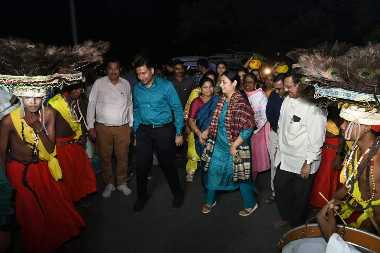 Adilabad District: ఆదిలాబాద్ జిల్లాకు జాతీయ అవార్డు-ఆనందంతో కలెక్టర్ దంపతుల డ్యాన్స్