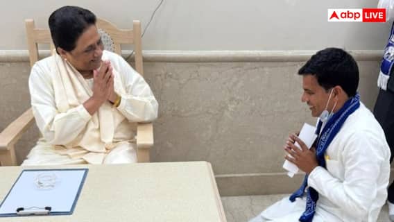 बिहार में चुनाव जीतकर मायावती के सामने बसपा विधायक ने टेके घुटने? अब वायरल फोटो पर खुद दी सफाई