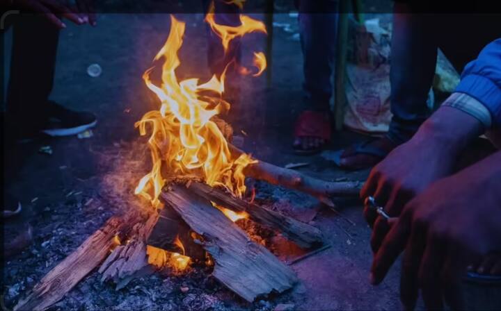 तर मुंबई व कोकण भागात तुलनेने अधिक तापमान असले तरी या भागातही थंडी जाणवत आहे.