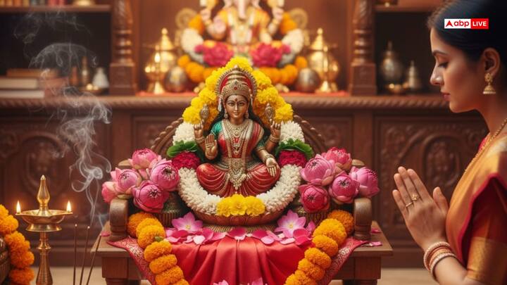 Friday Puja: शुक्रवार माता लक्ष्मी और संतोषी माता को समर्पित दिन है, जो धन, सौभाग्य, प्रेम, ऐश्वर्य और वैवाहिक सुख प्रदान करता है. ज्योतिष में यह शुभ दिन शुक्र ग्रह का प्रतिनिधि माना जाता है.