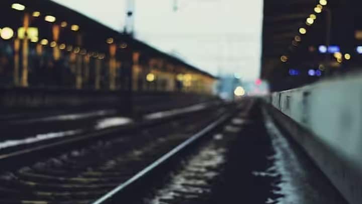 આ ભરતી માટે અરજી કરવા માટે ઉમેદવારો પાસે 10મું બોર્ડ પરીક્ષામાં ઓછામાં ઓછા 50 ટકા ગુણ હોવા જોઈએ. સાથે સંબંધિત ટ્રેડમાં NCVT અથવા SCVT-માન્યતા પ્રાપ્ત ITI પ્રમાણપત્ર હોવું આવશ્યક છે. આ ભરતી કૌશલ્ય આધારિત છે તેથી ITI ટ્રેડ અને પ્રેક્ટિકલ જ્ઞાન હોવું આવશ્યક માનવામાં આવે છે. ITI વગરના લોકો અરજી કરી શકશે નહીં.