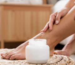 ਨਾਰੀਅਲ ਤੇਲ: ਸਰਦੀਆਂ 'ਚ ਫੱਟੀਆਂ ਅੱਡੀਆਂ ਲਈ ਰਾਮਬਾਣ ਇਲਾਜ