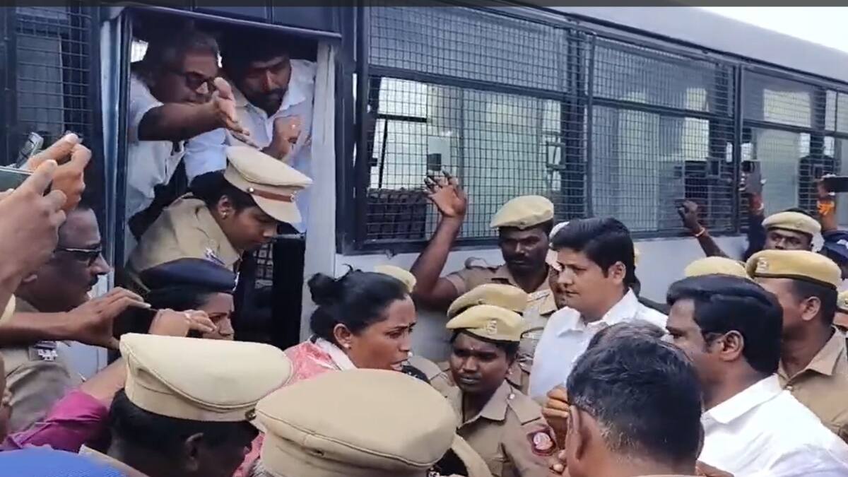 கரூர் வெண்ணைமலை கோவில் நிலப் பிரச்சனை: ஜோதிமணி, விஜயபாஸ்கர் கைது! பரபரப்பு போராட்டம், நடந்தது என்ன?