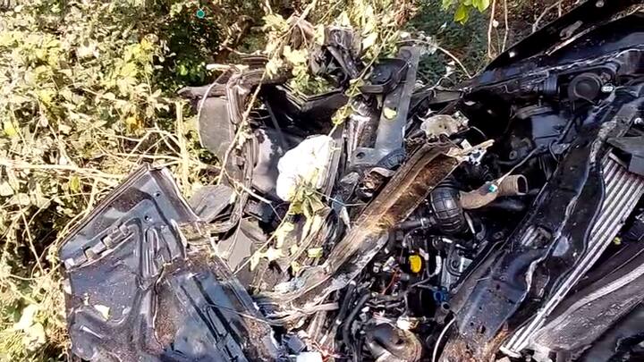 ताम्हिणी घाट अपघातातील 'थार'चे फोटो समोर आले आहेत.यात  गाडीचा चेंदामेंदा झाला असून रेस्क्यू ऑपरेशन अद्याप सुरूच आहे.