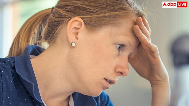 মহিলাদের প্রতিদিন প্রায় ৪৬ গ্রাম এবং পুরুষদের প্রায় ৫৬ গ্রাম প্রোটিনের প্রয়োজন হয়, অথবা শরীরের প্রতি কিলোগ্রাম ওজন পিছু প্রায় ০.৮ গ্রাম প্রোটিনের দরকার হয়। যখন এই প্রয়োজন পূরণ হয় না, তখন শুরুতে হালকা কিছু পরিবর্তন দেখা যায়, কিন্তু সময় থাকতে যদি মনোযোগ না দেওয়া হয়, তবে এই অভাব গুরুতর রূপ নিতে পারে।