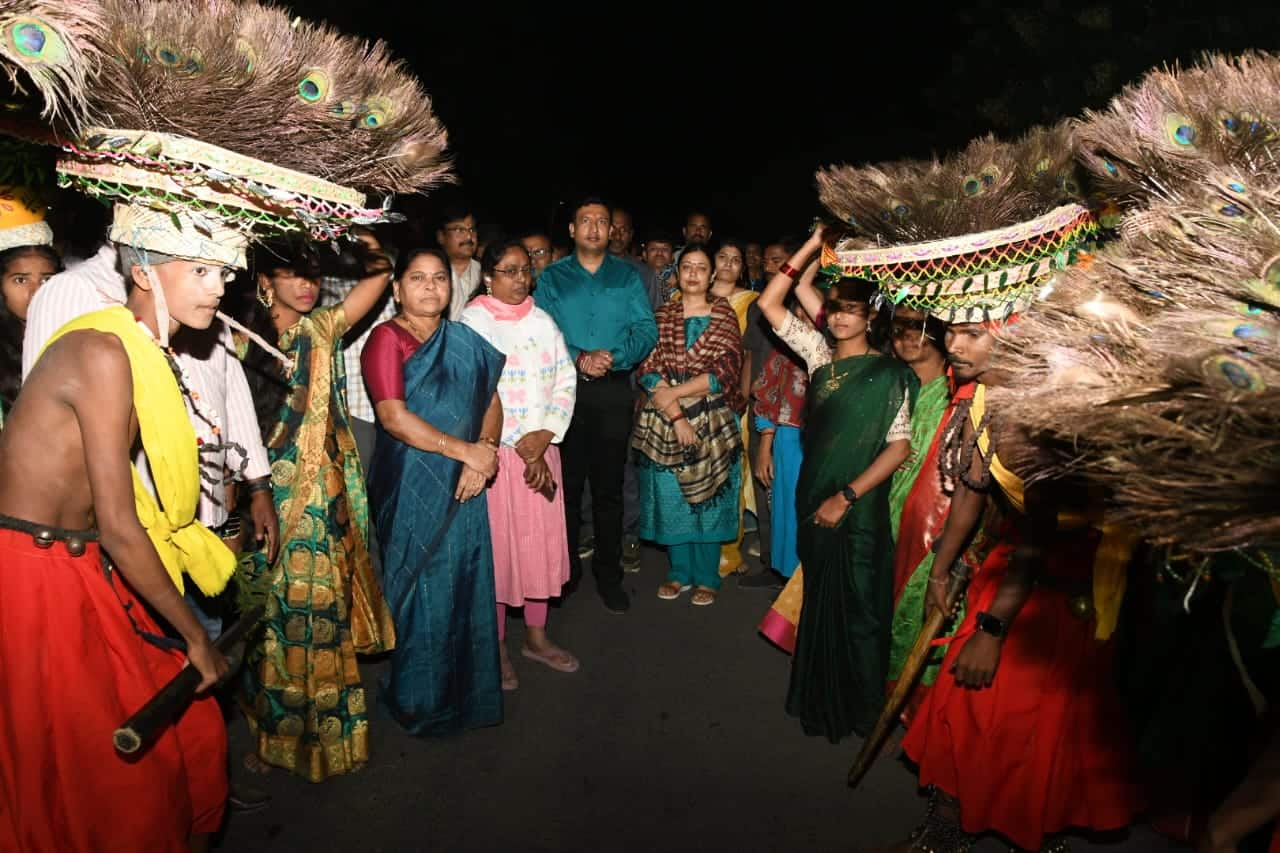 Adilabad District: ఆదిలాబాద్ జిల్లాకు జాతీయ అవార్డు-ఆనందంతో కలెక్టర్ దంపతుల డ్యాన్స్