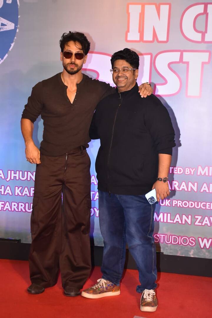 बॉलीवुड के हैंडसम स्टार टाइगर श्रॉफ भी ‘मस्ती 4’ की स्क्रीनिंग में शामिल हुए. जो हमेशा की तरह डैशिंग लुक में दिखे.