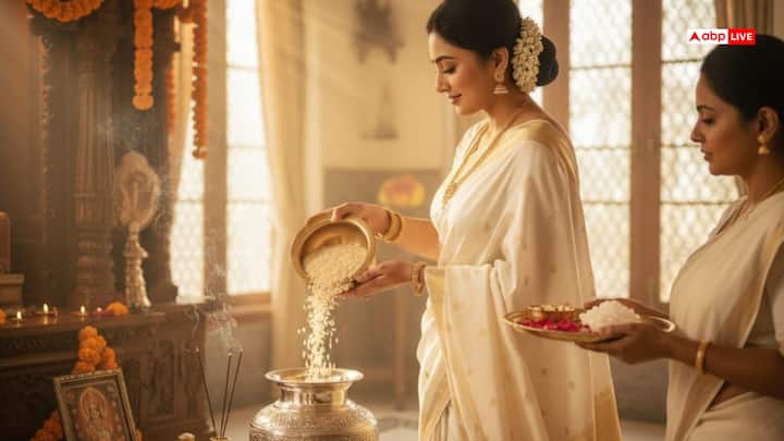 इस दिन सफेद वस्त्र पहनना अत्यंत शुभ माना जाता है. सफेद वस्तुओं जैसे चावल, दही, मिश्री आदि का दान करने से सौभाग्य बढ़ता है. इत्र, चंदन या गुलाब जल जैसी सुगंधित वस्तुएं चढ़ाना पूजनीय माना गया है.