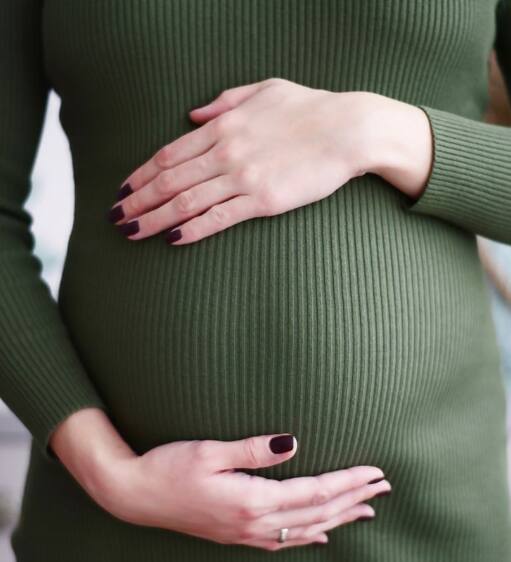 गर्भधारणेदरम्यान ताण कमी ठेवणे, वेळेवर औषधे घेणे आणि डॉक्टर सांगतील तेवढाच व्यायाम करणे सुरक्षित गर्भधारणेसाठी अतिशय महत्त्वाचे ठरते.