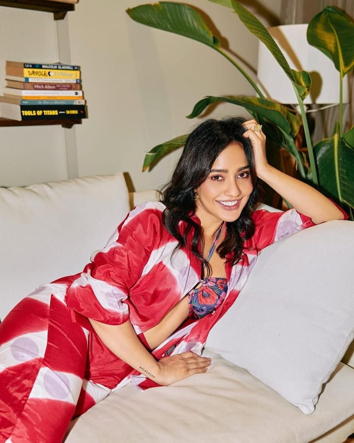 In 2010, Neha Sharma was seen in Crook opposite Emraan Hashmi. The audience liked this film very much and the popularity of the actress also reached the seventh sky. After this, he was seen in many films but only selected films wreaked havoc at the box office.