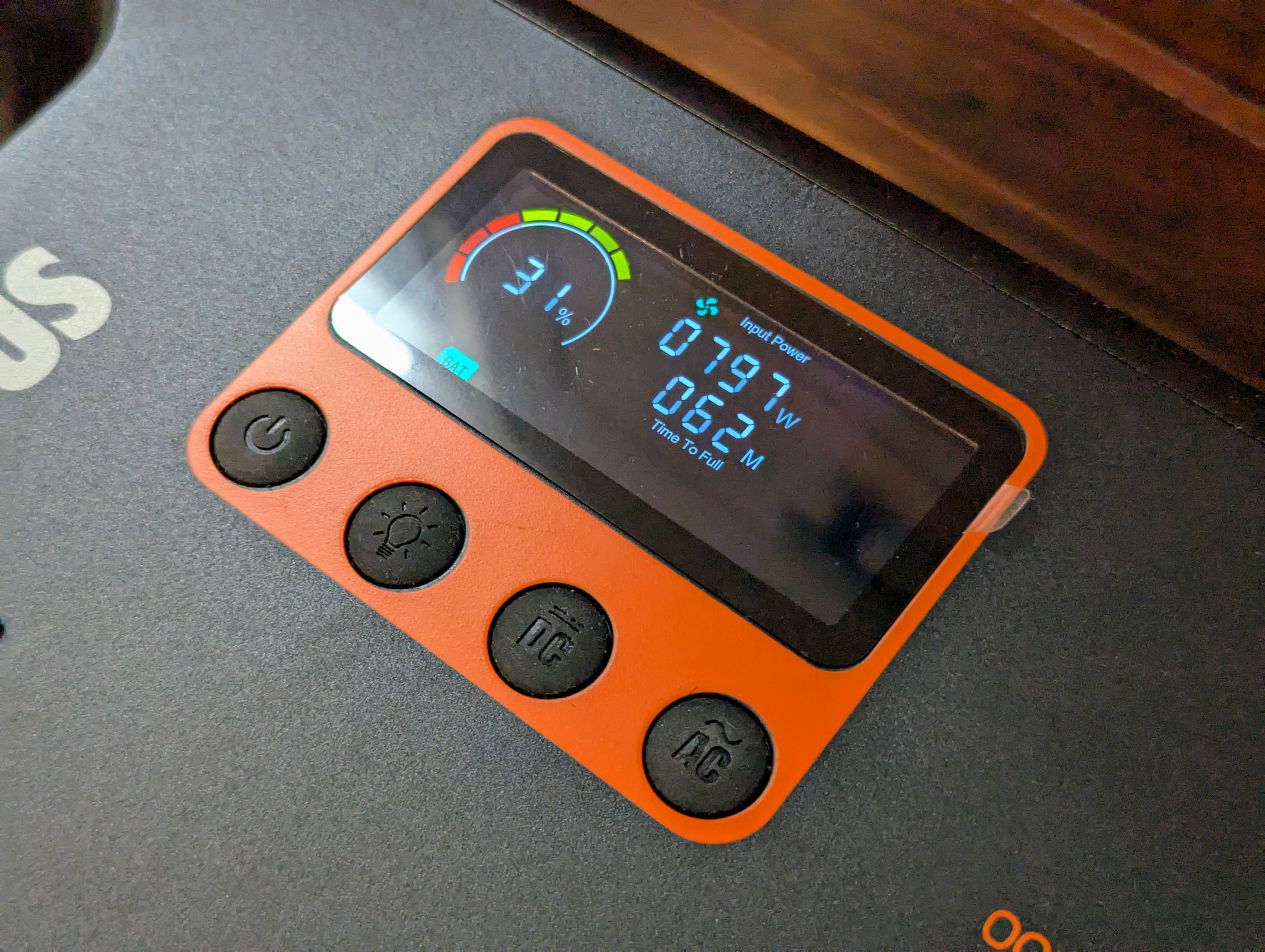 Gadgets Review | Luminous Edge Go 1500: The Power Station That Literally Plays Power Chords