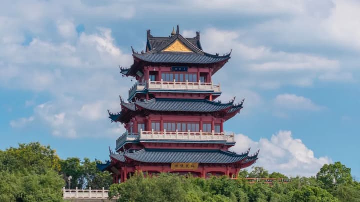 ১০০০ বছরের প্রাচীন মন্দির, তাতে ঘটেছিল নয়া সংযোজনও। সবমলিয়ে একেবারে নতুনের মতোই ছিল। কয়েক দিন আগে পর্যন্ত পর্যটকদের ঢল নামত সেখানে।