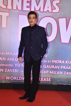 Masti 4 Screening: स्टाइलिश लुक में दिखे रितेश,विवेक और आफताब...रेड टॉप संग ट्रांसपेरेंट पेंट पहनकर पहुंचीं राखी