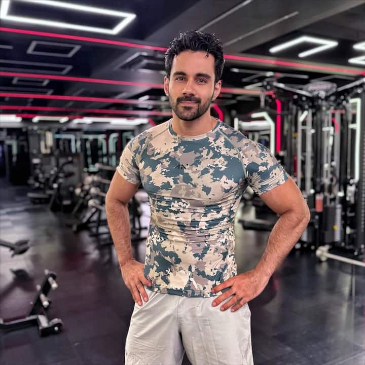 अभिषेक बजाज से हाल ही में एक इंटरव्यू में पूछा गया कि अशनूर कौर के संग आपके इतने रील वायरल हुए, क्या आपके मन में भी ख्याल आया कि फ्यूचर में आप दोनों का कुछ हो जाए.