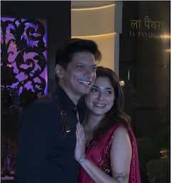 किसी एक्ट्रेस से कम नहीं है सिंगर शान की पत्नी, कपल ने सेलिब्रेट की 25वीं शादी की सालगिरह