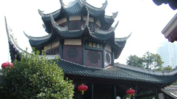 অগ্নিকাণ্ডে কোনও প্রাণহানি না ঘটলেও, মূল ভবনটি থেকে অন্য়ত্র আগুন ছড়িয়ে পড়তে না পারলেও, যে ক্ষতি হয়েছে, তা অপূরণীয় বলে দাবি স্থানীয় প্রশাসনের। দোষীকে চিহ্নিত করে কড়া ব্য়বস্থা নেওয়া হবে বলেও জানিয়েছে তারা।