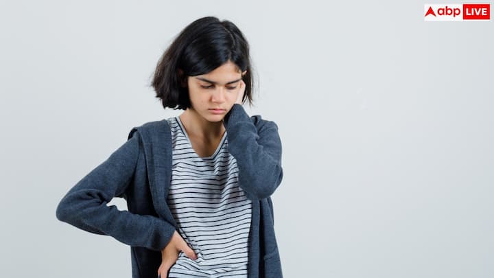 साइंटफिक रिसर्च भी इस बात की पुष्टि करते हैं कि ठंड के मौसम में पथरी के मामले बढ़ जाते हैं. कई स्टडी में पाया गया है कि सर्दियों में लोग कम पानी पीते हैं, जिससे लंबे समय तक हल्की डिहाइड्रेशन बनी रहती है. 2014 के एक स्टडी में यह भी सामने आया कि ठंडे मौसम में पथरी के केस मौसमी पैटर्न में बढ़ते हैं. दूसरी शोधों में पाया गया कि ज्यादा नमक और ज्यादा प्रोटीन वाली डाइट भी पथरी को बढ़ावा देती है, खासकर तब जब पानी कम लिया जा रहा हो.