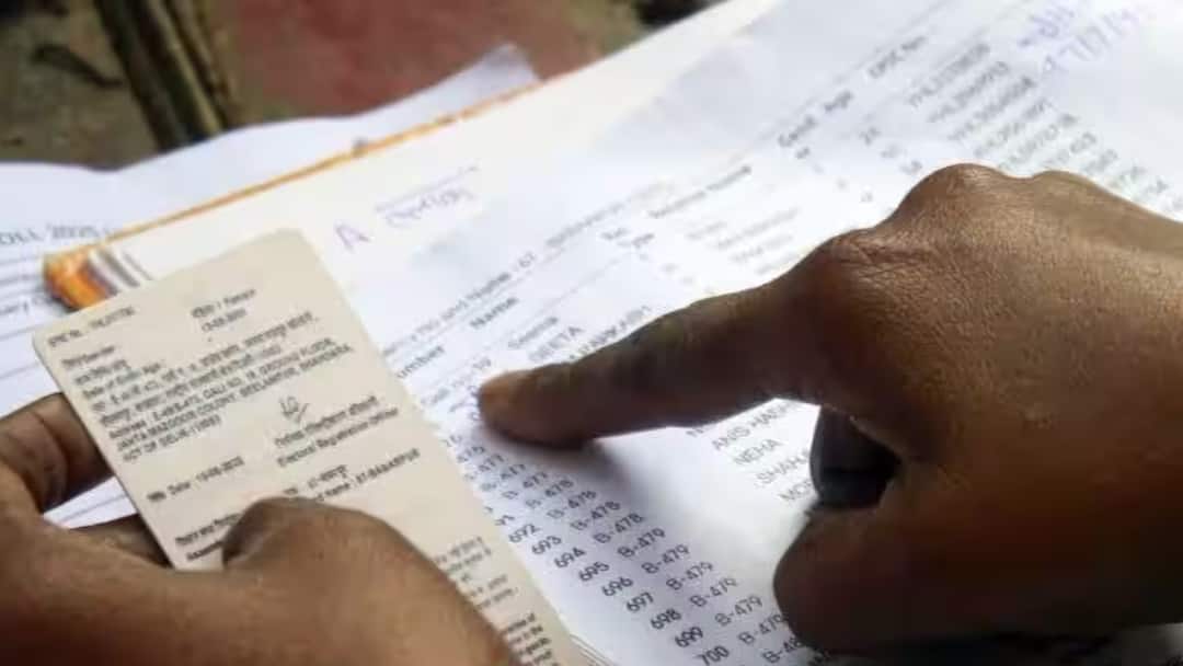 West Bengal’s Reverse Migration Surge: Undocumented Bangladeshis Queue To Return Home As SIR Checks Trigger Exodus