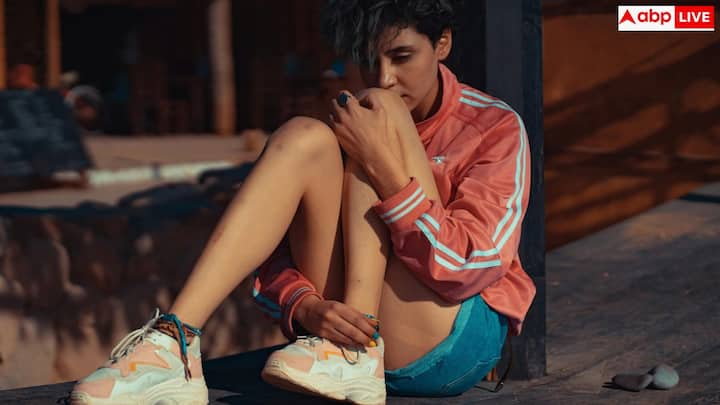 कुल मिलाकर सर्दियों में किडनी स्टोन का खतरा बिना शोर किए बढ़ता है. पानी पीने में लापरवाही, भोजन में नमक की मात्रा ज्यादा होना और ठंड की वजह से शरीर की सक्रियता कम होना पथरी बनने की स्थितियों को बढ़ाते हैं.