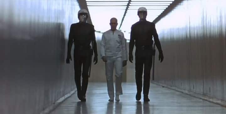 इस लिस्ट के सबसे पहले नंबर पर हॉलीवुड की साई फाई फिल्म THX 1138 का नाम शुमार है. अगर आप भी साइंस फिक्शन फिल्मों के चाहने वाले हैं तो एक बार आपको ये फिल्म जरूर देखनी चाहिए. इस फिल्म को आप नेटफ्लिक्स और प्राइम वीडियो पर देख सकते हैं.