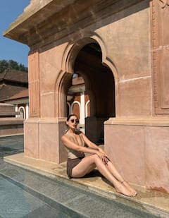 मोनोकिनी पहन वेकेशन पर इठलाईं पलक पुरसवानी, तस्वीरें देख भरेंगे आहें