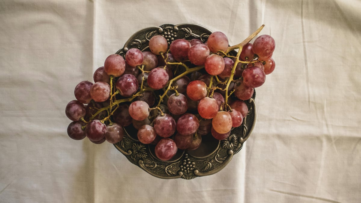 7 Winter Fruits You Should Eat For Stronger Lungs And Better Breathing This Season