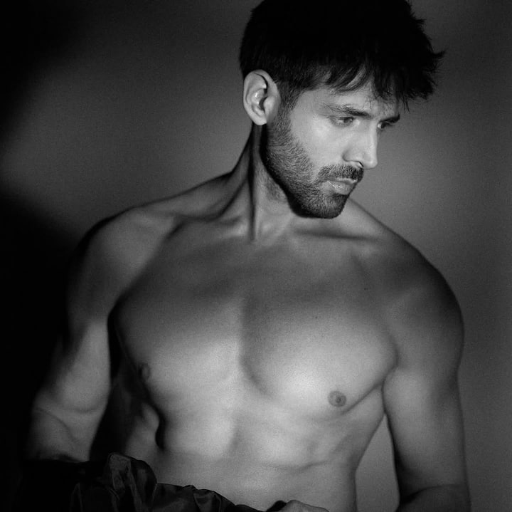 कार्तिक की कमाई सिर्फ फिल्मों से ही नहीं बल्कि ब्रांड एंडोर्समेंट और सोशल मीडिया के जरिए भी काफी तगड़ी होती है.