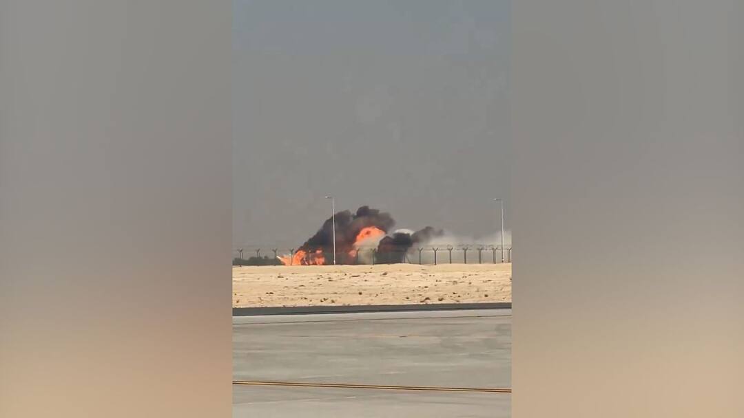 Tejas Fighter : ভয়ঙ্কর ! দুবাইয়ে এয়ার শো চলাকালীন ভেঙে পড়ল ভারতের যুদ্ধবিমান তেজস Indias fighter jet Tejas crashed during a demonstration at the Dubai Air Show know in details Tejas Fighter : ভয়ঙ্কর ! দুবাইয়ে এয়ার শো চলাকালীন ভেঙে পড়ল ভারতের যুদ্ধবিমান তেজস