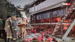 गोरखपुर: रिफाइंड फैक्ट्री में भीषण आग, घने काले धुएं से ढका पूरा इलाका, दमकलकर्मी मौके पर मौजूद