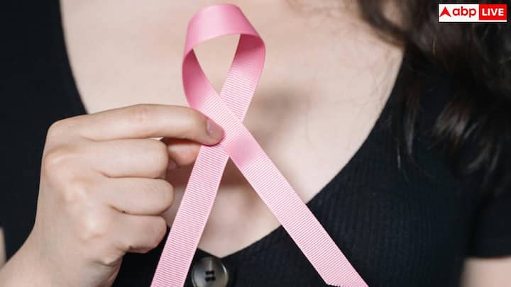 ऐसा दर्द जो पीरियड्स से जुड़ा न हो, उसे भी गंभीरता से लेना चाहिए. कुछ महिलाओं को लगातार रहने वाला तेज या चुभन वाला दर्द होता है. केवल दर्द से बीमारी की पुष्टि नहीं होती, लेकिन दर्द के साथ सूजन, निप्पल बदलाव या त्वचा में परिवर्तन दिखाई दें तो डॉक्टर से मिलना जरूरी है.