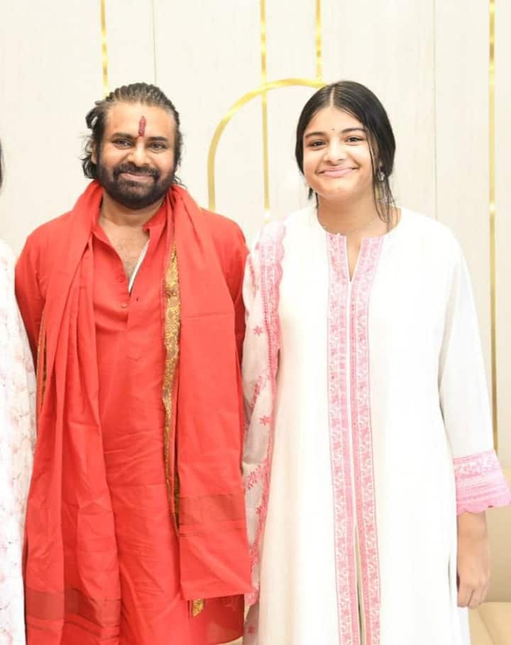 पवन कल्याण और अन्ना लेजनेवा की बेटी पोलेना अंजना पवनोवा के बारे में ज्यादा जानकारी उपलब्ध नहीं है. वो लाइमलाइट से दूर रही हैं. लेकिन 2024 अक्तूबर में उन्हें अपने पिता पवन कल्याण के साथ तिरुपति मंदिर जाते हुए स्पॉट किया गया था.