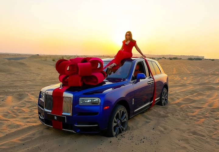 Hasina celebrated her 46th birthday on 20 October. On this occasion, the actress's husband Tony Beeg has showered a lot of love on her. He made Hasina happy by gifting her an expensive Rolls Royce worth crores.