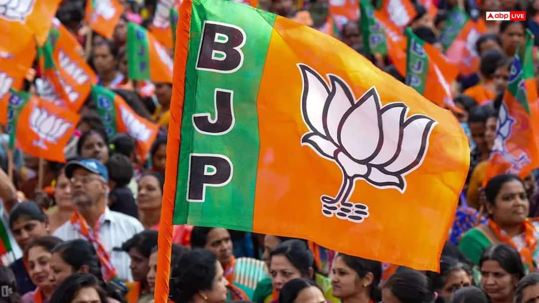 महाराष्ट्र: नगर परिषद चुनाव में BJP घिरी, एक ही परिवार के 6 लोगों को दे दिया टिकट