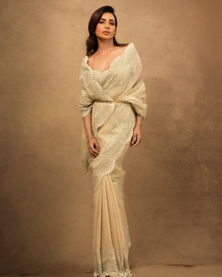 सामंथा शुगर और ग्लूटन से दूर रहती हैं और कभी मीठे की क्रेविंग्स होती भी है तो वो शुगर फ्री चॉकलेट खाती हैं. इसके अलावा वो ग्लूटन फ्री चीजें अपनी डाइट में शामिल करती हैं.