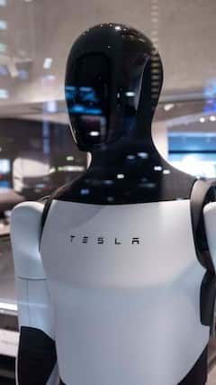 మస్క్ రోబోలు  ప్రపంచాన్ని నాశనం చేయబోతున్నాయి. ఇవిగో డీటైల్స్