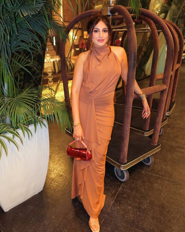 2013 में उन्होंने स्कूल की नौकरी छोड़ अपने पैशन को फॉलो करने का फैसला किया और ब्लॉग बनाने लगीं. इसके बाद उन्हें इतना पसंद किया गया कि वो जल्द ही पॉपुलर हो गईं.