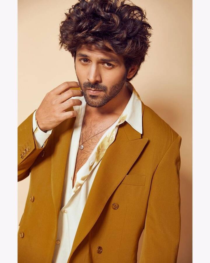 If we look at Kartik Aryan's diet, the actor is a pure vegetarian. He likes to consume small diets 7-8 times a day. The actor makes full use of proteins, fibre, carbs, vitamins and minerals in his diet. Not only this, he also likes to eat Rasmalai. That's why the actor makes it his comfort food on his cheat day.
