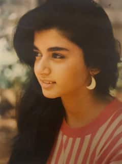 भाग्यश्री ने थ्रोबैक फोटोज शेयर कर दिलाई 90’s की याद, फैंस बोले, 'आज भी उतनी ही खूबसूरत हैं'