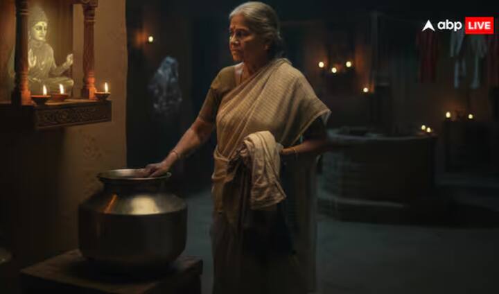 ਹਿੰਦੂ ਧਾਰਮਿਕ ਪਰੰਪਰਾਵਾਂ ਦੇ ਅਨੁਸਾਰ ਰਾਤ ਨੂੰ ਦੇਵਤਿਆਂ ਦੀ ਪੂਜਾ, ਆਰਾਮ ਅਤੇ ਸ਼ਾਂਤੀ ਦਾ ਸਮਾਂ ਮੰਨਿਆ ਜਾਂਦਾ ਹੈ। ਸ਼ਾਸਤਰਾਂ ਦੇ ਅਨੁਸਾਰ, ਸੂਰਜ ਡੁੱਬਣ ਤੋਂ ਬਾਅਦ, ਦੇਵਤਿਆਂ ਦੀ ਗਤੀ ਹੌਲੀ ਹੋ ਜਾਂਦੀ ਹੈ ਅਤੇ ਨਕਾਰਾਤਮਕ ਊਰਜਾਵਾਂ ਦਾ ਪ੍ਰਵਾਹ ਵੱਧ ਜਾਂਦਾ ਹੈ। ਇਸ ਲਈ ਰਾਤ ਨੂੰ ਕੱਪੜੇ ਧੋਣਾ ਘਰੇਲੂ ਮਾਮਲਿਆਂ ਵਿੱਚ ਅਸ਼ੁੱਭ ਮੰਨਿਆ ਜਾਂਦਾ ਹੈ, ਕਿਉਂਕਿ ਇਹ ਘਰ ਦੇ ਪਵਿੱਤਰ ਸੁਭਾਅ ਅਤੇ ਸਕਾਰਾਤਮਕ ਊਰਜਾ ਨੂੰ ਵਿਗਾੜਦਾ ਹੈ। ਗ੍ਰਹਿਸੂਤਰ ਅਤੇ ਕੁਝ ਧਾਰਮਿਕ ਗ੍ਰੰਥ ਰਾਤ ਨੂੰ ਕੱਪੜੇ ਧੋਣ ਦੀ ਮਨਾਹੀ ਕਰਦੇ ਹਨ।