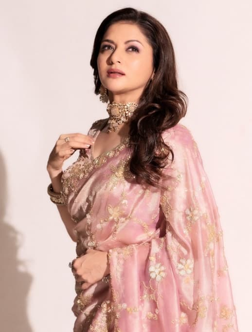 Let us tell you that now the look of the actress has changed a lot. She has become even more beautiful than before. Even today fans are crazy about him.