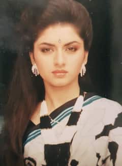 भाग्यश्री ने थ्रोबैक फोटोज शेयर कर दिलाई 90’s की याद, फैंस बोले, 'आज भी उतनी ही खूबसूरत हैं'