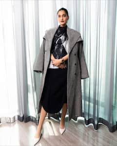 Sonam Kapoor Pics: सेकंड प्रेग्नेंसीच्या अनाउन्समेंटनंतर सोनम कपूर तिचा बेबी बंप फ्लॉन्ट करत म्हणते, 