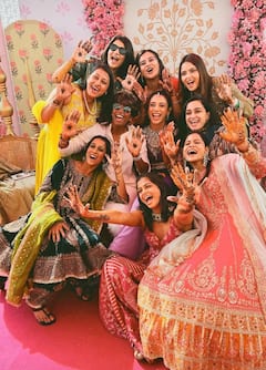 PHOTO : मेहंदी है रचने वाली! स्मृती मानधनाच्या मेंहदीचा हॅपिनेस ओव्हरलोड