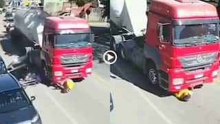 Video: कार के दरवाजे से टकराकर ट्रक के नीचे आया शख्स, फिर हुआ चमत्कार... हैरान कर देगा वीडियो