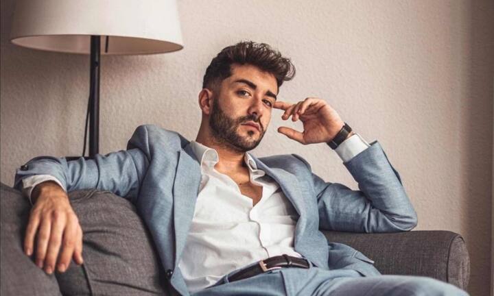 Apart from this, men of short height can wear blazers with wide lapel or double button line. This makes the body appear long and balanced.