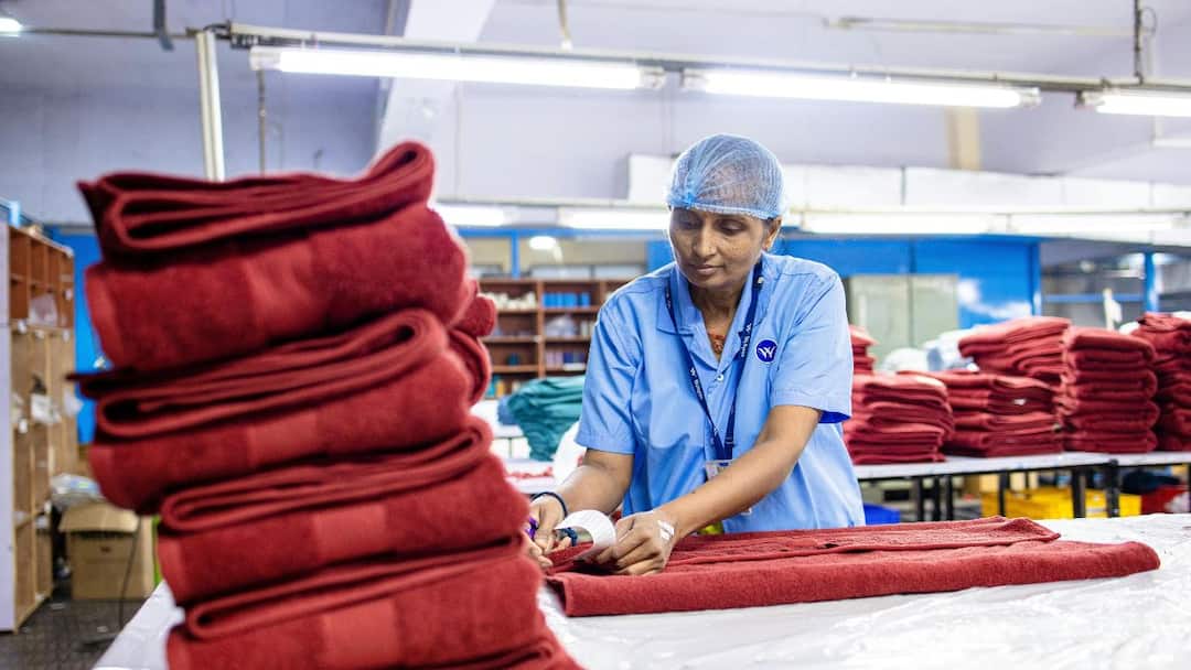 தொழிலாளர்களுக்கு மகிழ்ச்சி செய்தி.. இரட்டை சம்பளம், கிராஜுவிட்டி விதியில் சூப்பர் மாற்றம்!