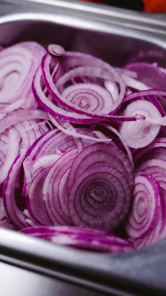 খাবারের পাতে রাখুন এক টুকরো কাঁচা পেঁয়াজ, রয়েছে অনেক উপকার