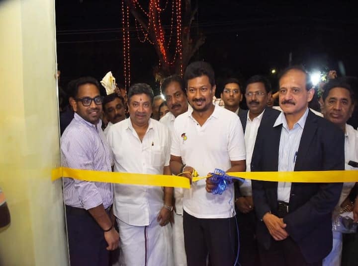 இம்மைதானத்தில் 1500 பேர் அமரும் வகையில் தற்காலிக கேலரி, 500 பேர் அமரும் வகையில் நிரந்தர கேலரி என மொத்தம் 2000 பேர் அமரும் வகையில் இருக்கைகள் அமைக்கப்பட்டு உள்ளது.