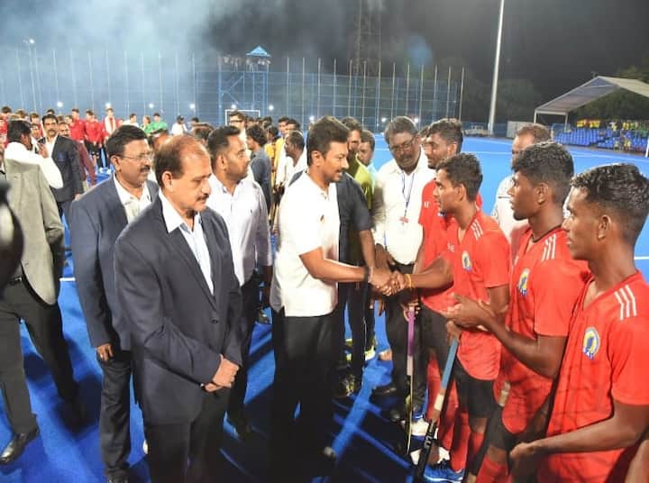 விளையாட்டு வீரர்களுக்கான ஓய்வு அறை, ஜிம், அவசர மருத்தவ மையம் உள்ளிட்ட பல்வேறு அம்சங்களுடன் அமைக்கப்பட்டுள்ளது.