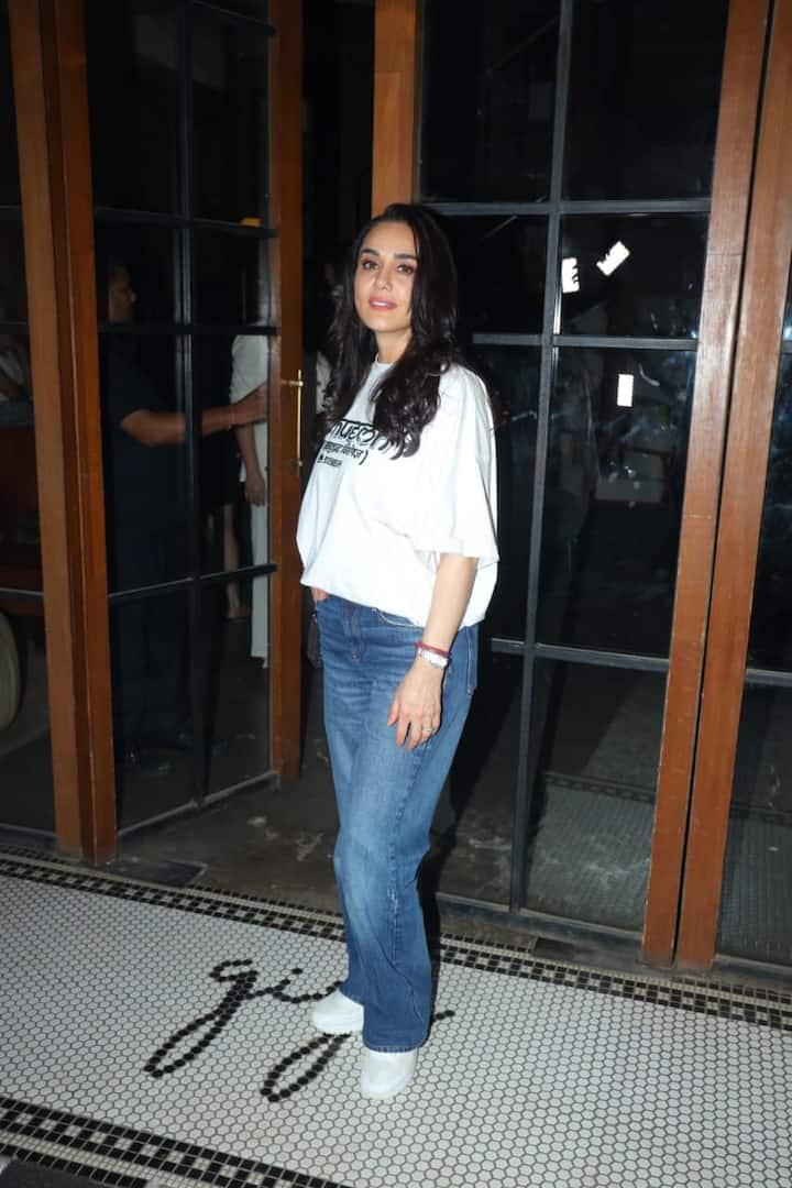 वर्कफ्रंट की बात करें तो प्रीति लंबे समय के बाद फिल्मों में वापसी करने जा रही हैं. उनकी फिल्म लाहौर 1947 अगले साल आने वाली है.